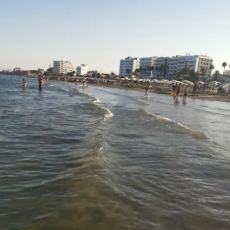 Lägenhet Nat's Beach Larnaca